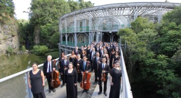 库里蒂巴的室内乐团大葱 〉. 照片: 爱丽丝 · 罗德里格斯.