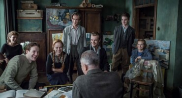 在首次亮相 17 8 月"残影"-最新的电影的著名导演安杰伊 · 瓦依达. 泄露.