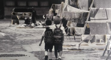 亚历山德拉生 — — Bawomatabo — — 印度尼西亚. 2016. 29 x 43 x 5 厘米. 浮雕的照片. 泄露.