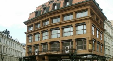 Fig. 1 – Casa da Virgem Negra, Museu de Artes Decorativas. Prague.eu: The Official Tourist Website for Prague. Foto: Ondrej Kocourek.