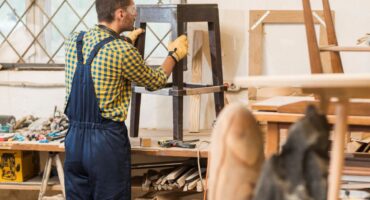 查看有关还原家用家具和修改装饰的提示. 照片: 由freepik创建的老式照片 - br.freepik.com