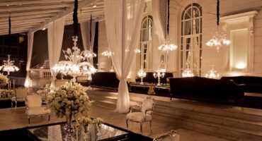 How to assemble a decoration for corporate event?. Photo: Vox - Projects, settings and locations on Visual Hunt / CC BY-NC-ND.