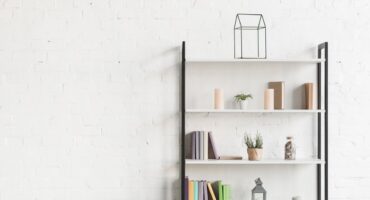 How to use books as decorative elements. Photo: Vintage photo created by freepik - br.freepik.com.