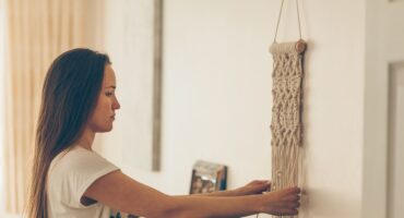 Sustainable decoration: understand this concept and how to do. Photo: Woman photo created by 8photo - br.freepik.com