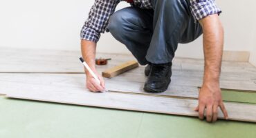 Sinteco: how to apply this floor and combine it with your decor. Photo: Madeira photo created by diana.grytsku - br.freepik.com