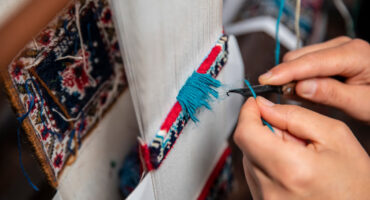 Learn more about the tapestry on the walls, a decorative trend. Photo: Ethnic photo created by azerbaijan_stockers - br.freepik.com