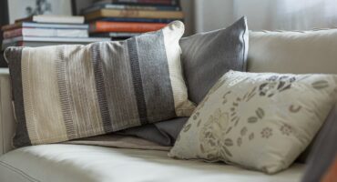 Meet the upholstery that are decorative trend!. Image by Kristina Ma from Pixabay.