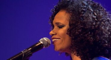 Teresa Cristina, DVD 2019, Theatro Net Rio, featured. Photo: @MarcosHermes.