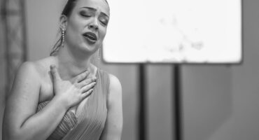 Nathália Serrano, contraldo. Photo: Disclosure.