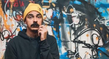 Plastic artist Revolue, featured. Photo: Disclosure.