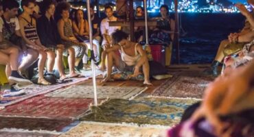 Aline Guimarães em performance "Tudo Balança Porque Deus Dança". Photo: Disclosure.