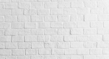 Discover the advantages of adopting white coatings in your decoration. Photo: Background photo created by mrsiraphol - br.freepik.com.