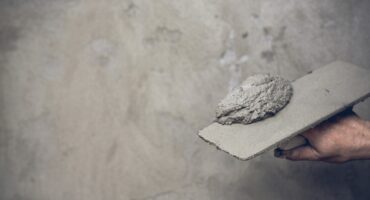 Tips for decorating with exposed concrete. Photo: Construction photo created by jcomp - br.freepik.com.