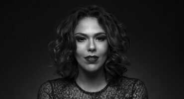 Nani Medeiros presents songs that marked his trajectory and new influences of Lusophone culture. Photo: Tom Silveira.