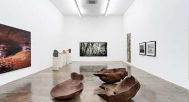 Erika Mayumi, instalação. Foto: Cortesia da artista e Galeria Nara Roesler. Galeria Nara Roesler na EXPO CHGO ONLINE.