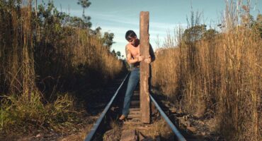 Author: João Trevisan. Title: Walk to Light. Year: 2020. Technique: video performance. Dimensions: duration 6 min. Photo: Disclosure.