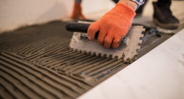 Vinyl flooring: see the advantages and disadvantages of this type of floor. Photo: Hand photo created by diana.grytsku - br.freepik.com.