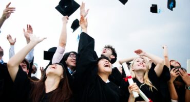 Graduates. Photo: Disclosure / MF Global Press.