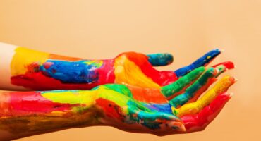 Learn how color psychology interferes with printing on an environment. Photo: Watercolor photo created by bedneyimages - br.freepik.com.