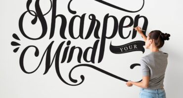 Know how to use lettering in your decoration. Photo: Woman photo created by rawpixel.com - br.freepik.com.