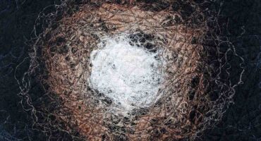 Autor: Eva Soban. Título: había luz 11. Año: 2020. Técnica: costuras. Dimensiones: 70 x 70 cm. Fotos: Divulgación.