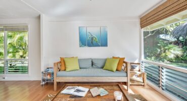 How to choose the perfect coffee table for your living room?. Photo: Jason Boyd.