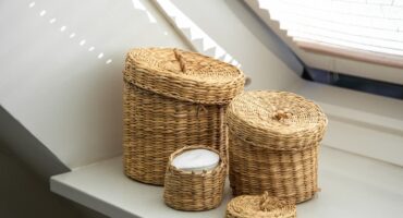 Tips for using wicker furniture in your decor. Photo: Basket photo created by pvproductions - br.freepik.com.