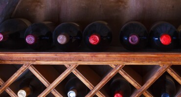 wine and decor: how to build a wine cellar at home?. Photo: br.depositphotos.com.