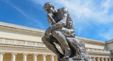 O Pensador Rodin: A Obra e o Significado por Trás da Escultura. Foto: br.depositphotos.com.