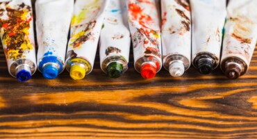 Onde Comprar Tinta a Óleo para Pintura em Tela: Guia Completo para Artistas Iniciantes e Avançados. Imagem de Freepik.