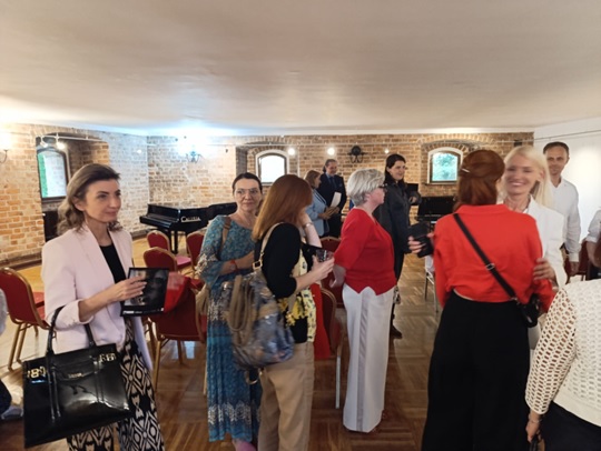 Exposición "Instalaciones-Relecciones" de Magdalena Melissourgaki en Varsovia, Polonia. Fotos: Divulgación.