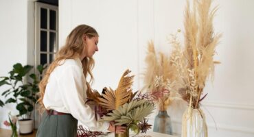 Las flores secas ganan fuerza en la decoración e impulsan un mercado global de miles de millones de dólares. Imagen de Freepik.