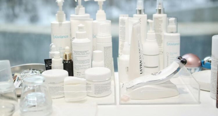 Productos para el cuidado de la piel: Cómo almacenar correcta y estéticamente agradable. Foto de Polina Tankilevitch.