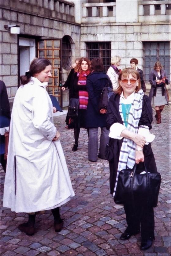 Encontro da CODART (International Board of Curators of Flemish and Dutch Art). In the photo, Cecíle Scailliérez, head of the painting and conservation department at the Louvre and Zuzana Paternostro at the Sinebrychoff Museum. Helsinki, Finland. 2009.
