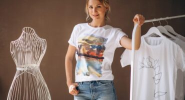 Buscas Por Presentes Personalizados Crescem 83% Em Um Ano: Camisetas Personalizadas Lideram Ranking. Imagem de senivpetro no Freepik.