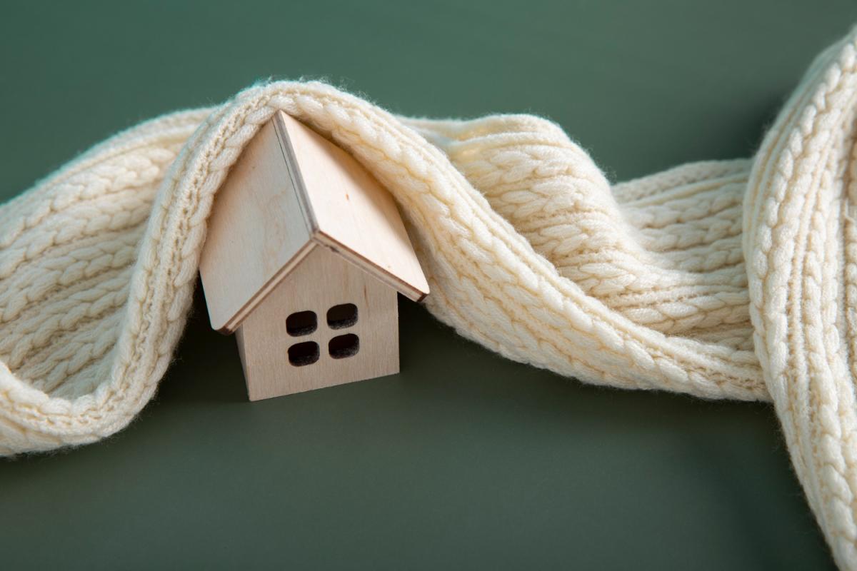 Casa com isolamento térmico: vantagens de morar bem. Imagem de freepik.